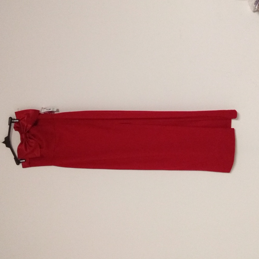 Spectacular BNWT R&M Richards sz 8 Formal bowtie dress with adjustable straps.